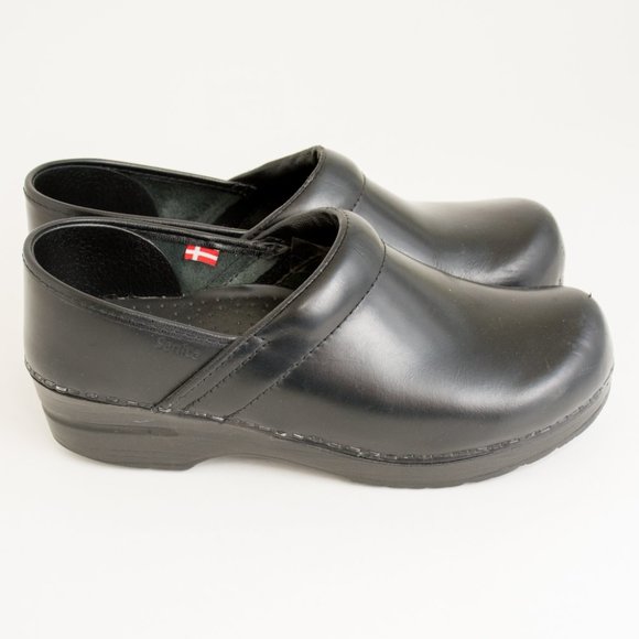 Sanita Black Leather Pro Cabrio Clogs - Picture 3 of 10
